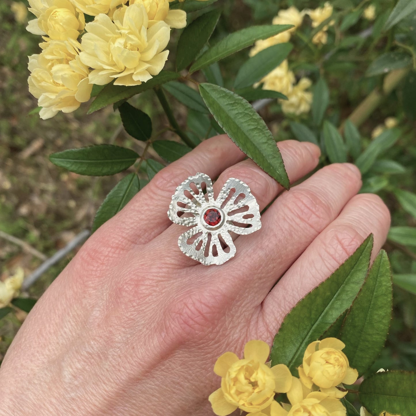 Garnet Flower Hand-Pierced Sterling Silver Ring - Size 5.5